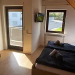 Nocleg ze śniadaniem 1927rooms Mit Blick Auf Nuerburgring Nordschleife Und Fusslaeufig Zum Gp-fahrerlager
