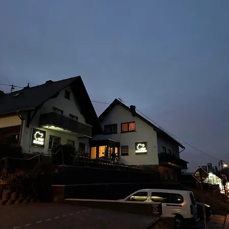 1927rooms Mit Blick Auf Nuerburgring Nordschleife Und Fusslaeufig Zum Gp-fahrerlager