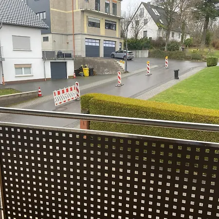 1927rooms Mit Blick Auf Nuerburgring Nordschleife Und Fusslaeufig Zum Gp-fahrerlager Oda ve Kahvaltı Nürburg