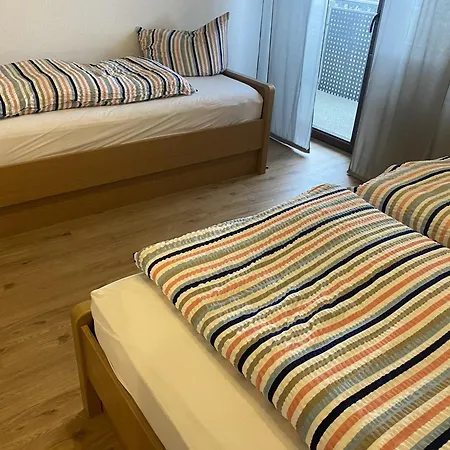 1927rooms Mit Blick Auf Nuerburgring Nordschleife Und Fusslaeufig Zum Gp-fahrerlager Bed & Breakfast Nürburg