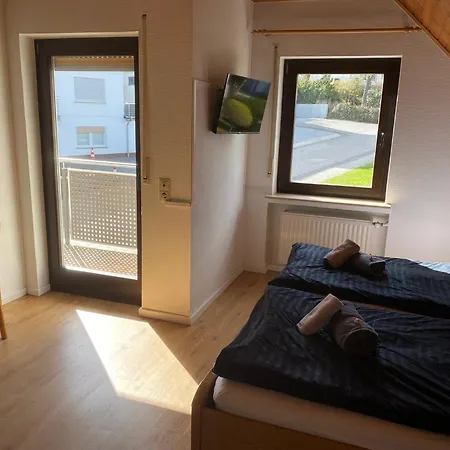 Bed & Breakfast 1927rooms Mit Blick Auf Nuerburgring Nordschleife Und Fusslaeufig Zum Gp-fahrerlager