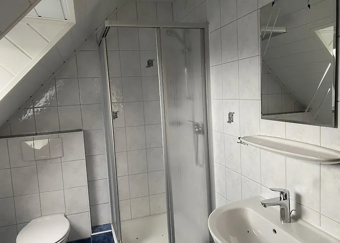 1927rooms Mit Blick Auf Nuerburgring Nordschleife Und Fusslaeufig Zum Gp-fahrerlager Oda ve Kahvaltı Nürburg
