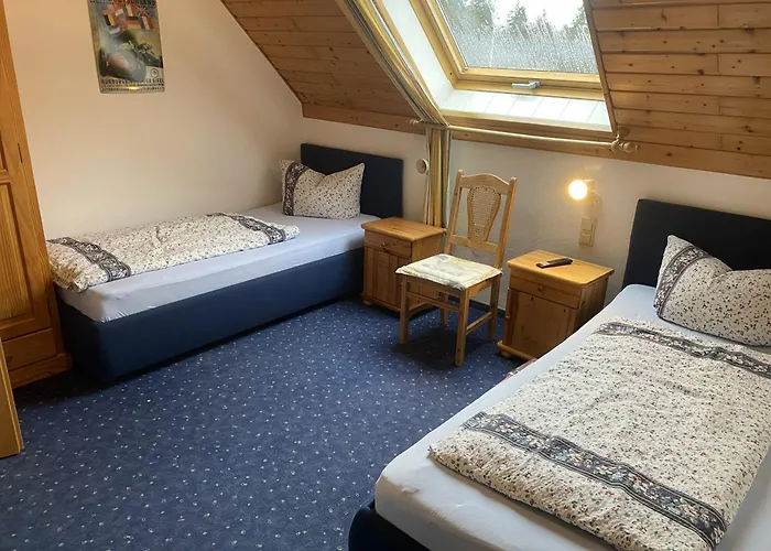 1927rooms Mit Blick Auf Nuerburgring Nordschleife Und Fusslaeufig Zum Gp-fahrerlager Oda ve Kahvaltı Nürburg