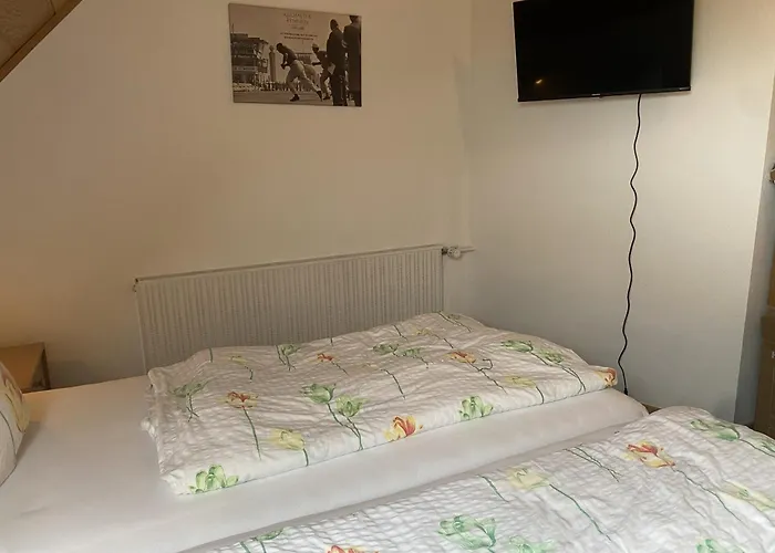 1927rooms Mit Blick Auf Nuerburgring Nordschleife Und Fusslaeufig Zum Gp-fahrerlager Oda ve Kahvaltı Nürburg