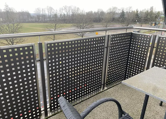 1927rooms Mit Blick Auf Nuerburgring Nordschleife Und Fusslaeufig Zum Gp-fahrerlager 3* Nürburg