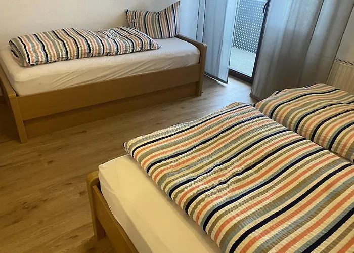 1927rooms Mit Blick Auf Nuerburgring Nordschleife Und Fusslaeufig Zum Gp-fahrerlager Oda ve Kahvaltı Nürburg