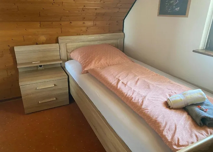 1927rooms Mit Blick Auf Nuerburgring Nordschleife Und Fusslaeufig Zum Gp-fahrerlager